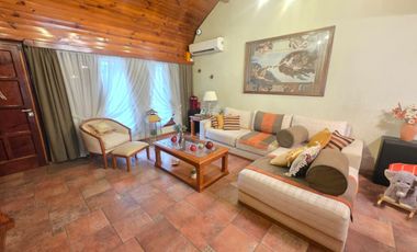 VENTA CASA 4 DORMITORIOS SUITE PISCINA JARDIN 2 QUINCHOS 2 COCHERAS LOMAS DE ZAMORA BANFIELD RESID