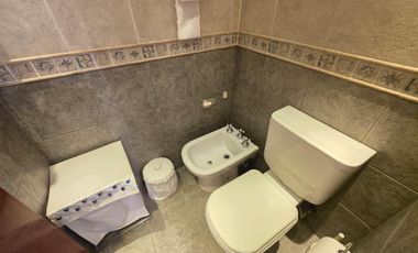 VENTA CASA 4 DORMITORIOS SUITE PISCINA JARDIN 2 QUINCHOS 2 COCHERAS LOMAS DE ZAMORA BANFIELD RESID