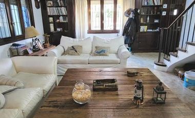 Chalet. z/ Punta Mogotes. Impecable.