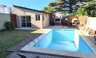 Chalet. z/ Punta Mogotes. Impecable.