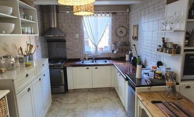 Chalet. z/ Punta Mogotes. Impecable.