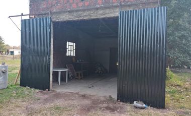 Hermosa Casa 4 Ambientes con Extenso Terreno en Carmen de Areco