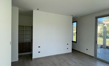 VENTA CASA 4 AMBIENTES MIRALAGOS II