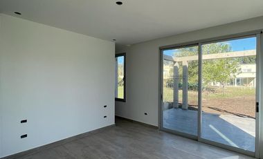 VENTA CASA 4 AMBIENTES MIRALAGOS II