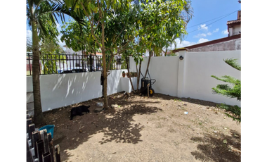 SE VENDE CASA EN LAS CUMBRES PH QUINTAS DEL LAGO CON TERRAZA Y PATIO