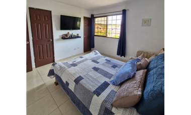 SE VENDE CASA EN LAS CUMBRES PH QUINTAS DEL LAGO CON TERRAZA Y PATIO
