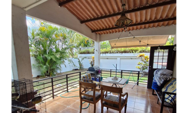 SE VENDE CASA EN LAS CUMBRES PH QUINTAS DEL LAGO CON TERRAZA Y PATIO