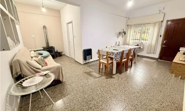 LATORRE PROP. ALQUILA 24 MESES CASA 3 AMB. CON PARQUE