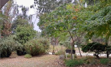 VENTA  APTO CREDITO CASA 3 AMBIENTES CON GRAN PARQUE Y PARRILLA