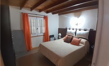 VENTA  APTO CREDITO CASA 3 AMBIENTES CON GRAN PARQUE Y PARRILLA