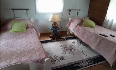 VENTA  APTO CREDITO CASA 3 AMBIENTES CON GRAN PARQUE Y PARRILLA