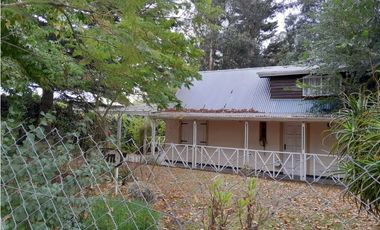 VENTA  APTO CREDITO CASA 3 AMBIENTES CON GRAN PARQUE Y PARRILLA