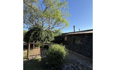 VENTA -CASA 1 DORMITORIO + GRAN VESTIDOR - ASCOCHINGA