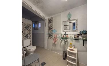 VENTA -CASA 1 DORMITORIO + GRAN VESTIDOR - ASCOCHINGA