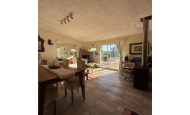 VENTA -CASA 1 DORMITORIO + GRAN VESTIDOR - ASCOCHINGA