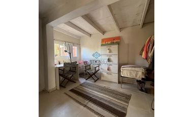 VENTA -CASA 1 DORMITORIO + GRAN VESTIDOR - ASCOCHINGA