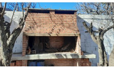¡Importante Vivienda Residencial + Departamentos con Cocheras!