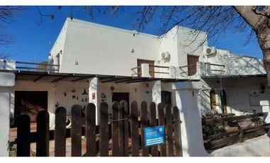 ¡Importante Vivienda Residencial + Departamentos con Cocheras!