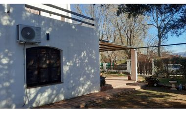 ¡Importante Vivienda Residencial + Departamentos con Cocheras!