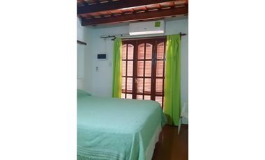 ¡Importante Vivienda Residencial + Departamentos con Cocheras!