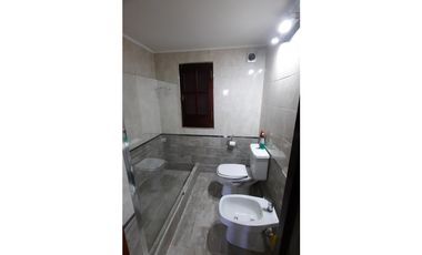 ¡Importante Vivienda Residencial + Departamentos con Cocheras!