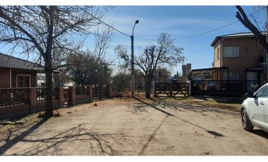 ¡Importante Vivienda Residencial + Departamentos con Cocheras!