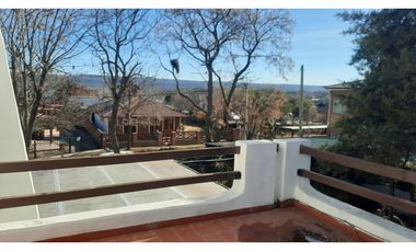 ¡Importante Vivienda Residencial + Departamentos con Cocheras!