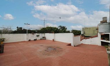 VENTA CASA MULTIFAMILIAR COCHERA TERRAZA en MADERO