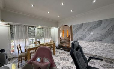 Casa 5 Ambientes VENTA Villa Luzuriaga Garage