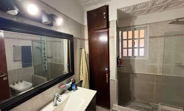 Casa 5 Ambientes VENTA Villa Luzuriaga Garage