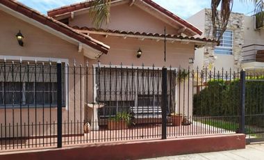 Casa 5 Ambientes VENTA Villa Luzuriaga Garage