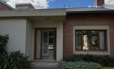 Casa en venta c/ cochera en Rafaela