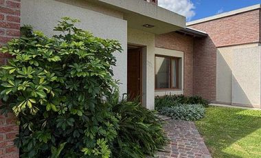 Casa en venta c/ cochera en Rafaela