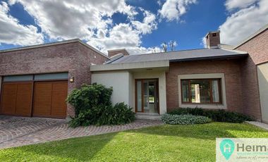 Casa en venta c/ cochera en Rafaela