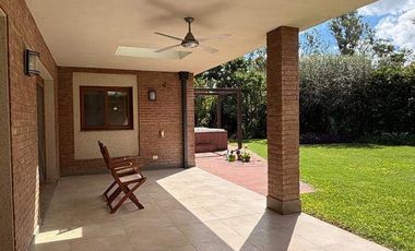 Casa en venta c/ cochera en Rafaela