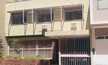 ALQUILER GRAN CASA CIUDAD  OFICINAS, CONSULTORIOS
