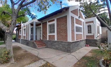 Casa sobre terreno de 1307 m2. Santa Lucia
