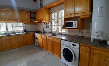 Casa sobre terreno de 1307 m2. Santa Lucia