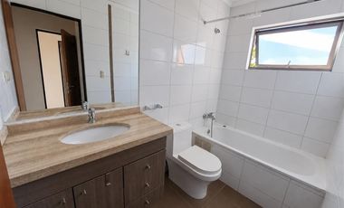 Casa en Arriendo en Av. Santa Cruz
