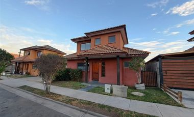 Casa en Arriendo en Av. Santa Cruz