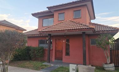 Casa en Arriendo en Av. Santa Cruz