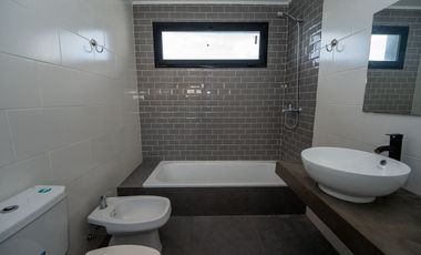 CASA EN VENTA GORINA 3 DORMITORIOS PARQUE PILETA