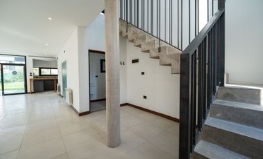 CASA EN VENTA GORINA 3 DORMITORIOS PARQUE PILETA
