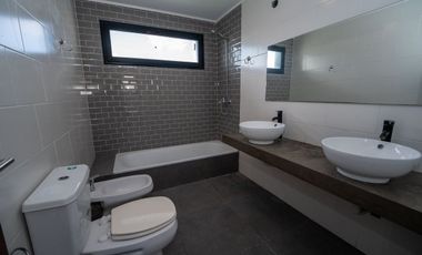 CASA EN VENTA GORINA 3 DORMITORIOS PARQUE PILETA