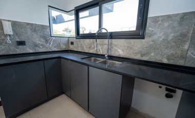 CASA EN VENTA GORINA 3 DORMITORIOS PARQUE PILETA