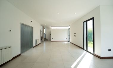 CASA EN VENTA GORINA 3 DORMITORIOS PARQUE PILETA