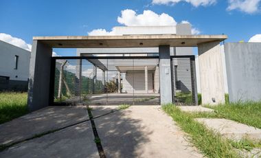 CASA EN VENTA GORINA 3 DORMITORIOS PARQUE PILETA