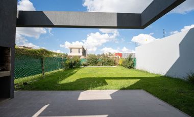 CASA EN VENTA GORINA 3 DORMITORIOS PARQUE PILETA