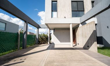 CASA EN VENTA GORINA 3 DORMITORIOS PARQUE PILETA