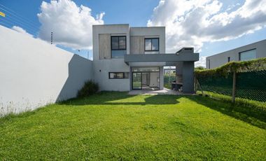 CASA EN VENTA GORINA 3 DORMITORIOS PARQUE PILETA